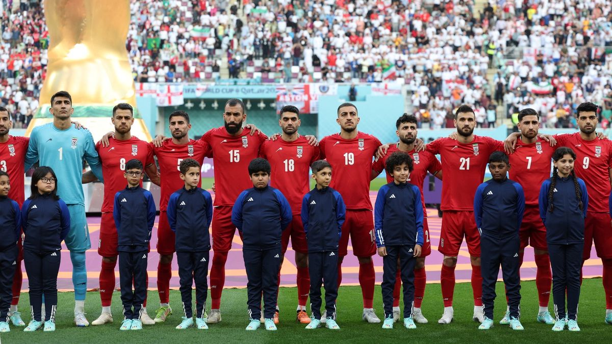 Mlčení jako nejsilnější gesto. Íránští fotbalisté podpořili protesty v přímém přenosu